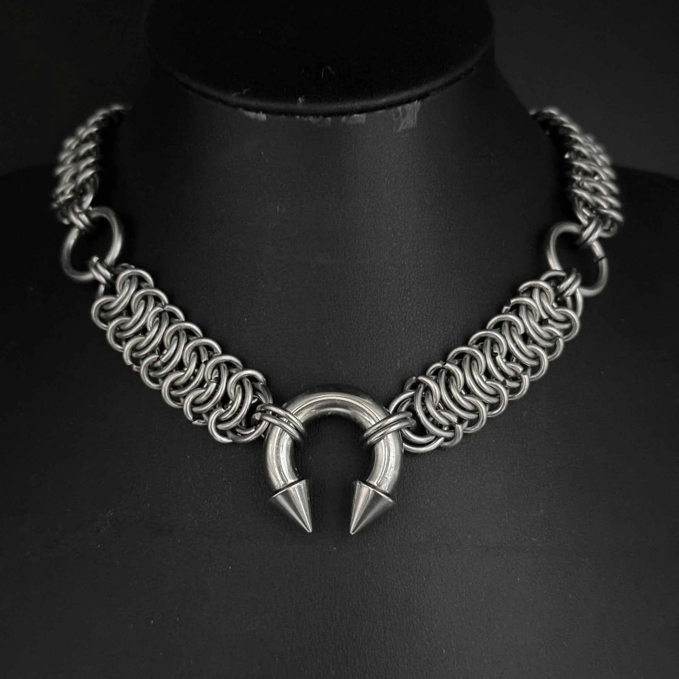 Vertebrae Choker
