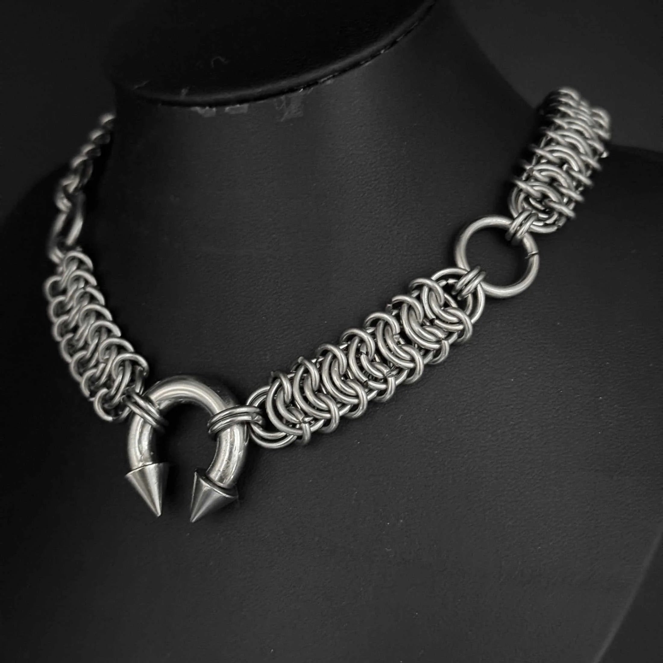 Vertebrae Choker